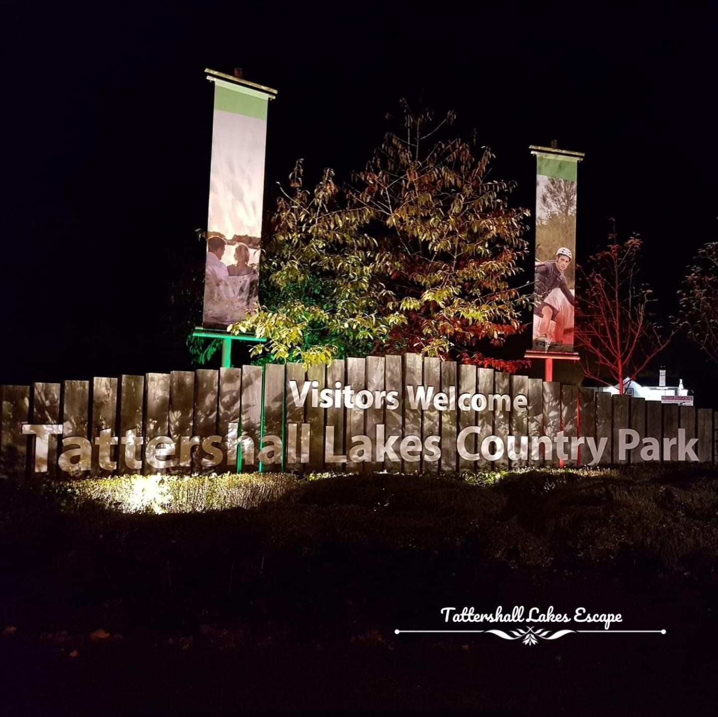 Meridian Tattershall Lakes Escape - Lakeside Lodge Caravan With A Fishing Peg Luxury Hot Tub Exterior foto