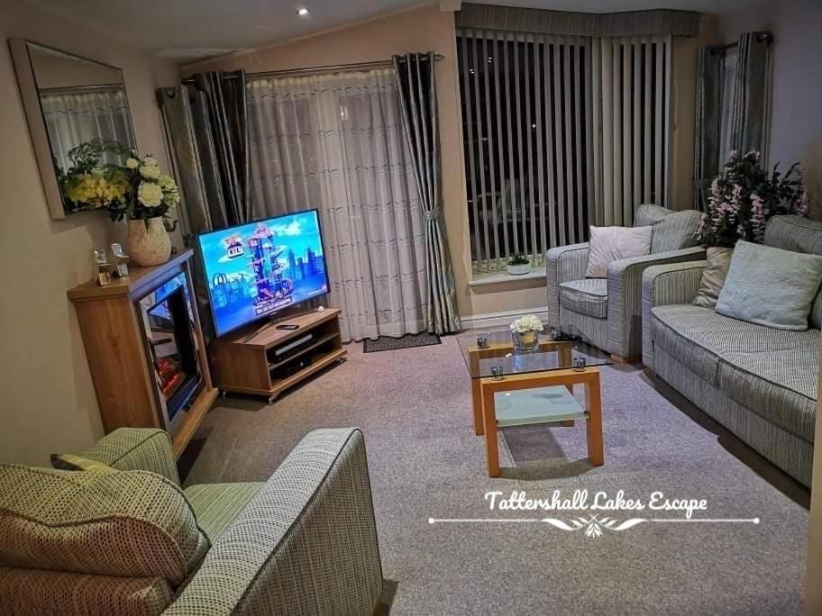 Meridian Tattershall Lakes Escape - Lakeside Lodge Caravan With A Fishing Peg Luxury Hot Tub Exterior foto