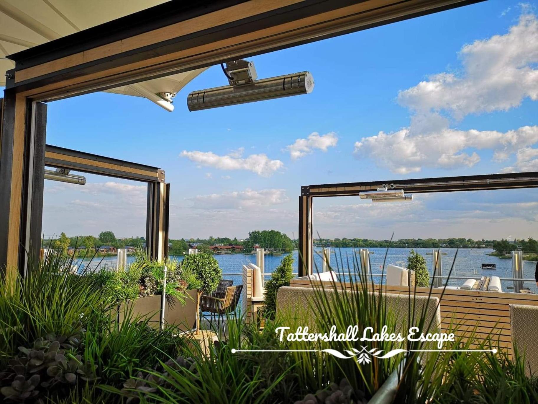 Meridian Tattershall Lakes Escape - Lakeside Lodge Caravan With A Fishing Peg Luxury Hot Tub Exterior foto