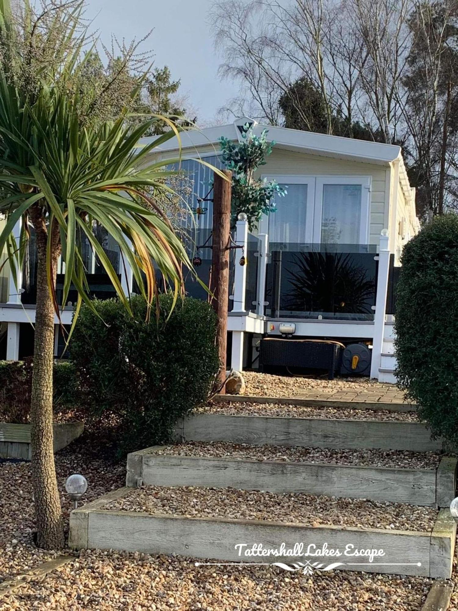 Meridian Tattershall Lakes Escape - Lakeside Lodge Caravan With A Fishing Peg Luxury Hot Tub Exterior foto